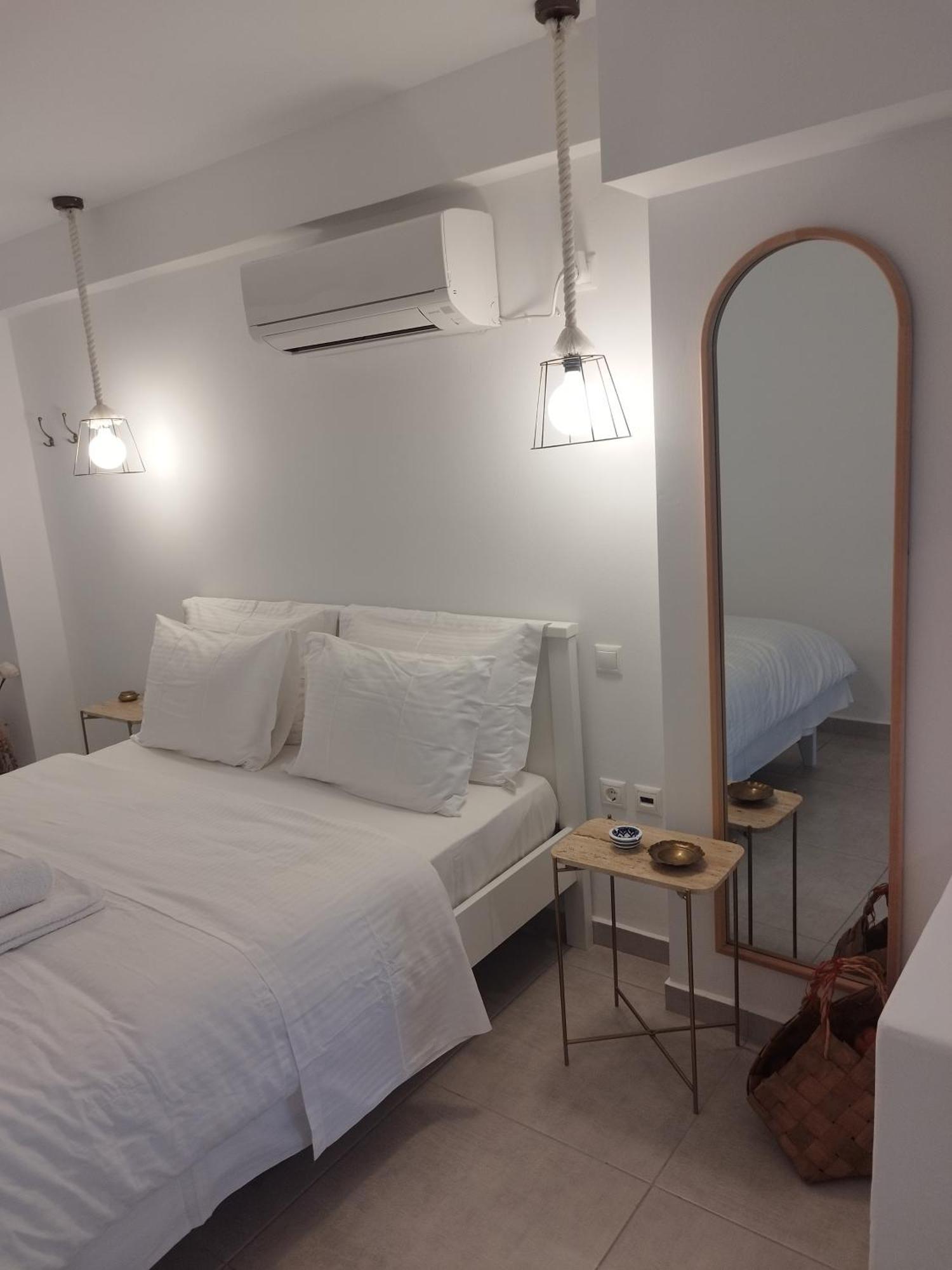 Korina'S Suites Ándros Esterno foto
