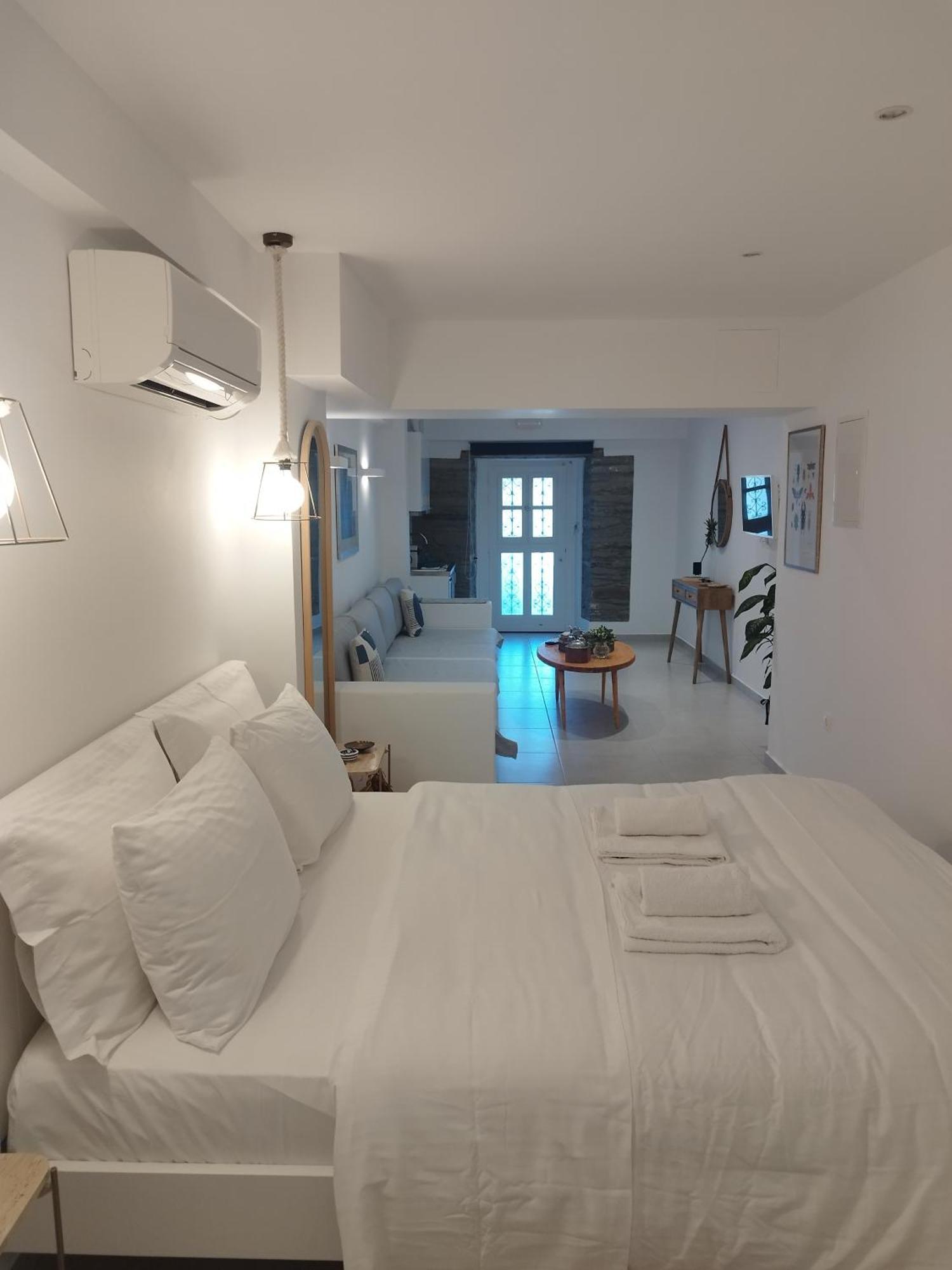 Korina'S Suites Ándros Esterno foto